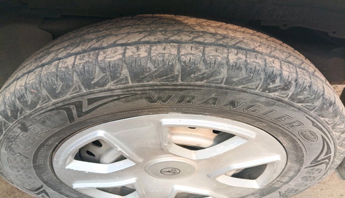 2017 Mahindra Scorpio S4 PLUS 1.99 INTELLI-HYBRID, Diesel, Manual, 61,737 km, tyre