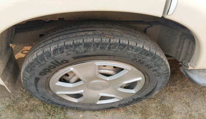 2017 Mahindra Scorpio S4 PLUS 1.99 INTELLI-HYBRID, Diesel, Manual, 61,737 km, tyre