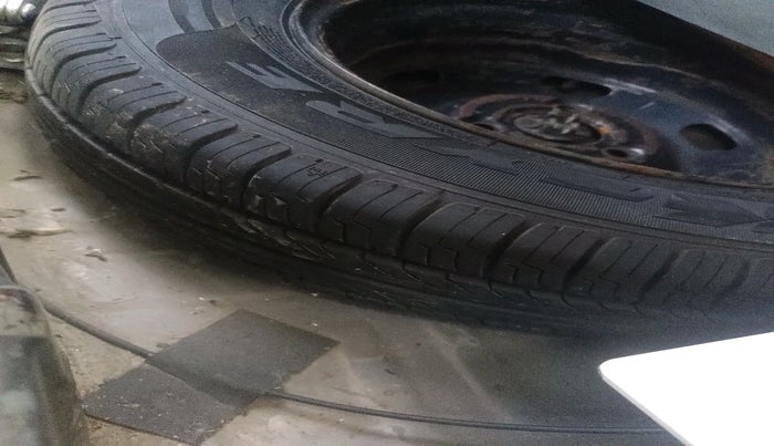 2016 Renault Kwid RXL, Petrol, Manual, 72,511 km, tyre