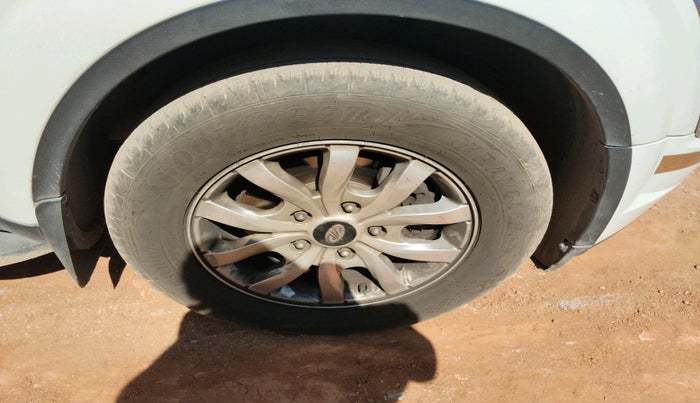 2016 Mahindra XUV500 W8, Diesel, Manual, 1,38,735 km, tyre