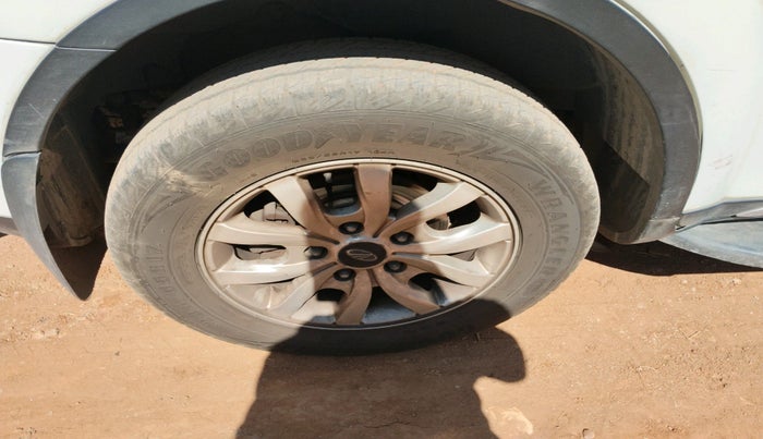 2016 Mahindra XUV500 W8, Diesel, Manual, 1,38,735 km, tyre