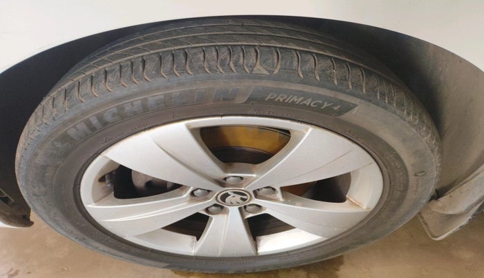 2016 Skoda Superb STYLE 2.0 TDI AT, Diesel, Automatic, 92,305 km, tyre