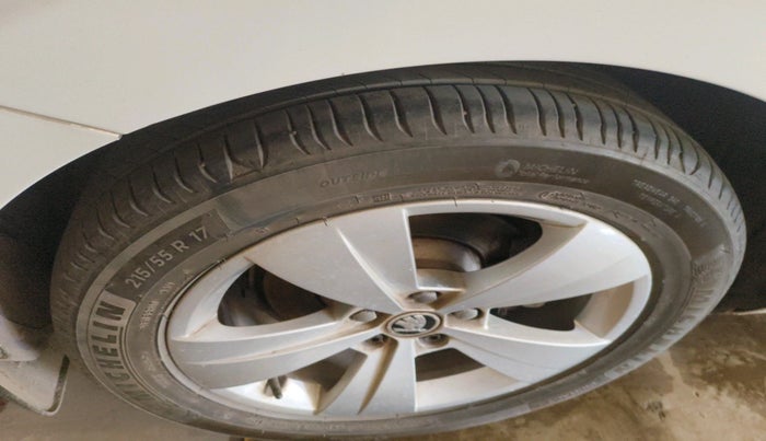 2016 Skoda Superb STYLE 2.0 TDI AT, Diesel, Automatic, 92,305 km, tyre