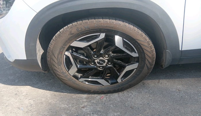 2025 KIA SELTOS HTX (O)1.5 Petrol MT, Petrol, Manual, 1,962 km, tyre