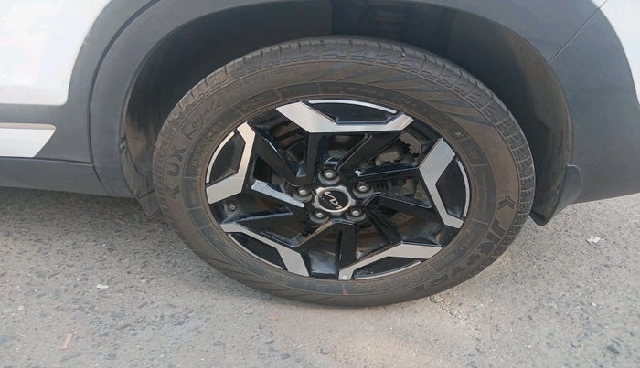 2025 KIA SELTOS HTX (O)1.5 Petrol MT, Petrol, Manual, 1,962 km, tyre