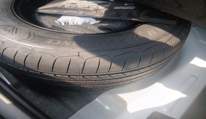 2025 KIA SELTOS HTX (O)1.5 Petrol MT, Petrol, Manual, 1,962 km, tyre