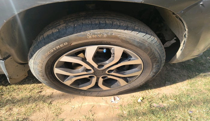 2016 Nissan Terrano XL (D), Diesel, Manual, 1,54,769 km, tyre