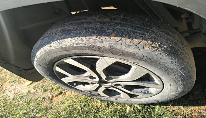 2016 Nissan Terrano XL (D), Diesel, Manual, 1,54,769 km, tyre