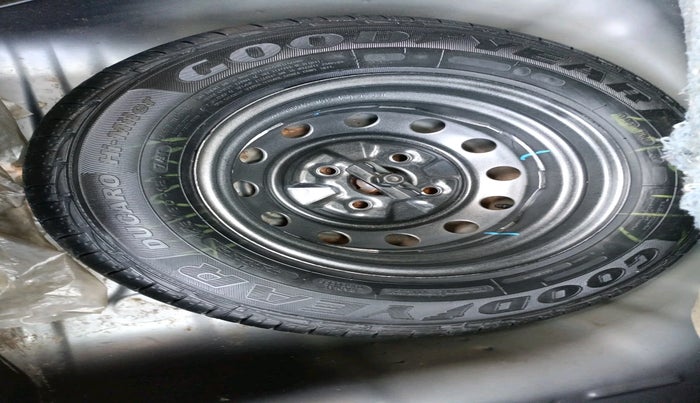 2014 Hyundai Eon ERA +, Petrol, Manual, 71,320 km, tyre