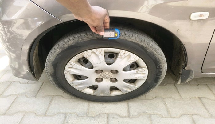 2013 Honda Brio S MT, Petrol, Manual, 1,04,587 km, tyre