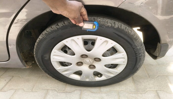 2013 Honda Brio S MT, Petrol, Manual, 1,04,587 km, tyre