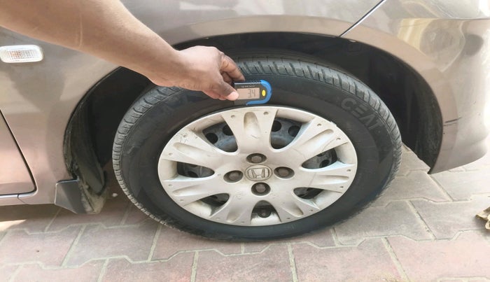 2013 Honda Brio S MT, Petrol, Manual, 1,04,587 km, tyre