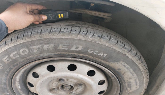 2011 Maruti Swift Dzire LXI, Petrol, Manual, 1,57,199 km, tyre