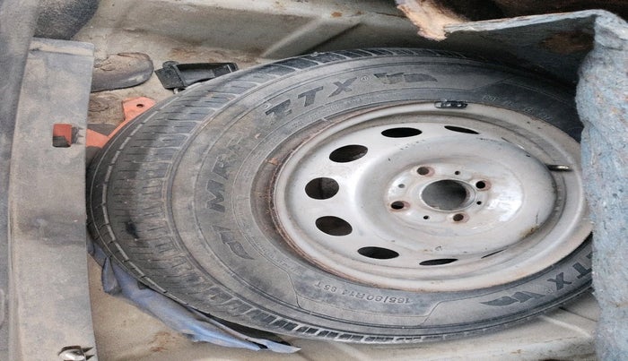 2011 Maruti Swift Dzire LXI, Petrol, Manual, 1,57,199 km, tyre