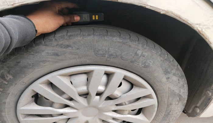 2011 Maruti Swift Dzire LXI, Petrol, Manual, 1,57,199 km, tyre