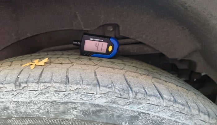 2016 Mahindra XUV500 W6, Diesel, Manual, 1,17,955 km, tyre