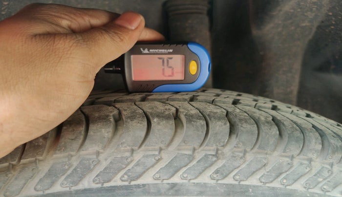 2011 Maruti Swift LXI, Petrol, Manual, 51,338 km, tyre