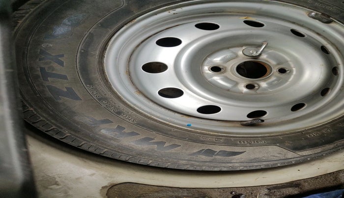 2011 Maruti Swift LXI, Petrol, Manual, 51,338 km, tyre