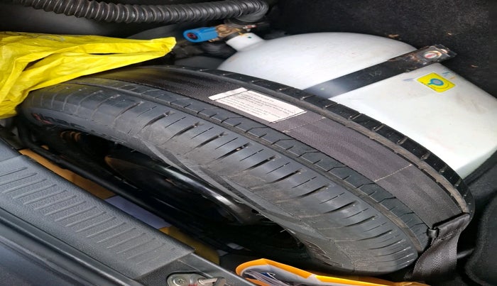 2023 Maruti Baleno DELTA CNG 1.2L, Petrol, Manual, 135 km, tyre