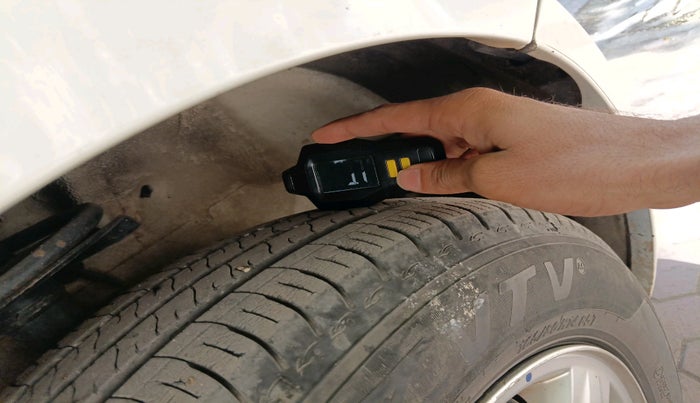 2011 Maruti Swift Dzire ZXI, Petrol, Manual, 1,05,396 km, tyre