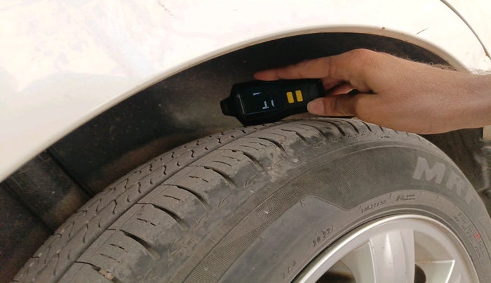 2011 Maruti Swift Dzire ZXI, Petrol, Manual, 1,05,396 km, tyre