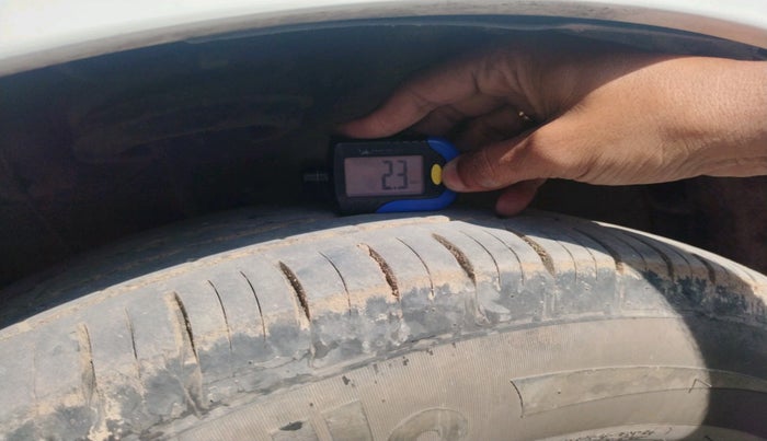 2012 Hyundai Santa Fe 2 WD, Diesel, Manual, 1,16,364 km, tyre