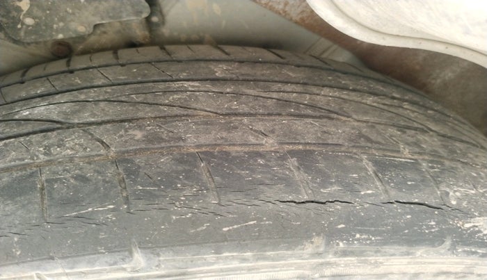 2012 Hyundai Santa Fe 2 WD, Diesel, Manual, 1,16,364 km, tyre