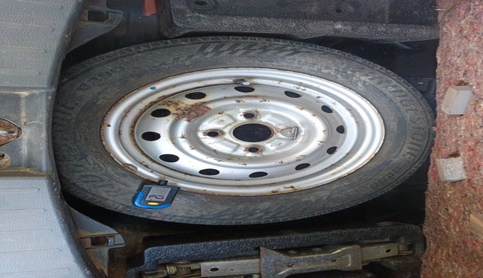 2010 Maruti Wagon R 1.0 LXI, Petrol, Manual, 58,405 km, tyre