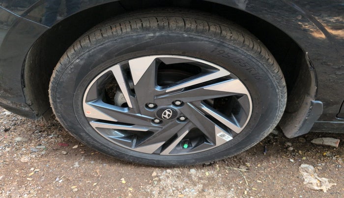 2023 Hyundai NEW I20 ASTA 1.2 MT, Petrol, Manual, 14,997 km, tyre