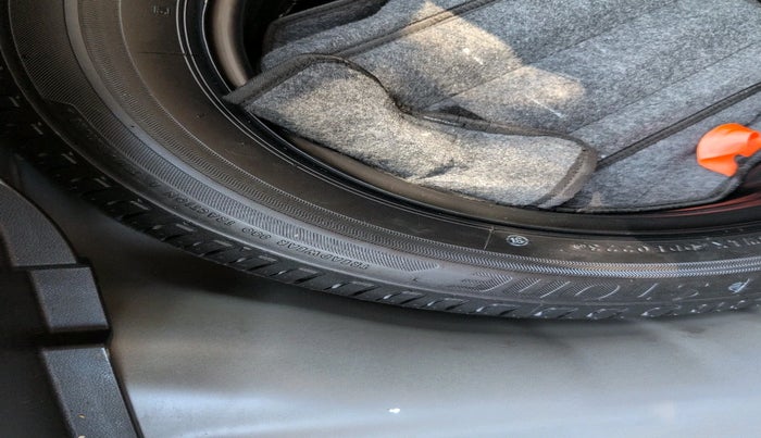 2023 Hyundai NEW I20 ASTA 1.2 MT, Petrol, Manual, 14,997 km, tyre