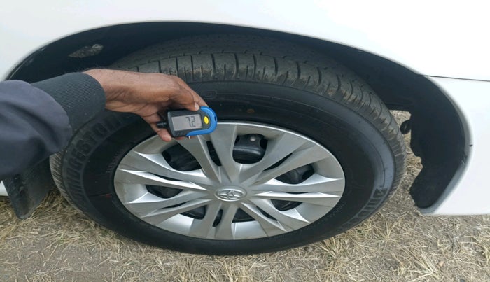 2015 Toyota Innova 2.5 G 8 STR, Diesel, Manual, 6,28,032 km, tyre