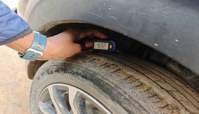 2022 Maruti XL6 ALPHA PLUS AT, Petrol, Automatic, 37,756 km, tyre