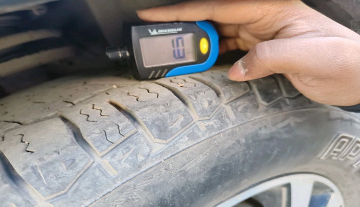 2018 Maruti S Cross ZETA 1.3, Diesel, Manual, 1,27,171 km, tyre