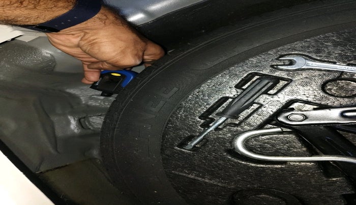 2023 Mahindra XUV300 W8 1.5 DIESEL, Diesel, Manual, 20,047 km, tyre