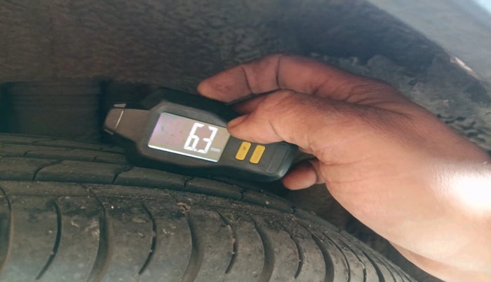 2023 Mahindra XUV700 AX 7 P AT 7 STR, Petrol, Automatic, 23,245 km, tyre