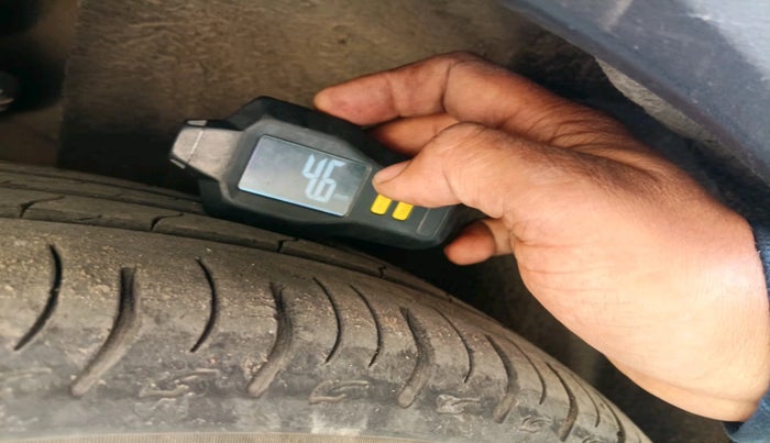 2023 Mahindra XUV700 AX 7 P AT 7 STR, Petrol, Automatic, 23,245 km, tyre