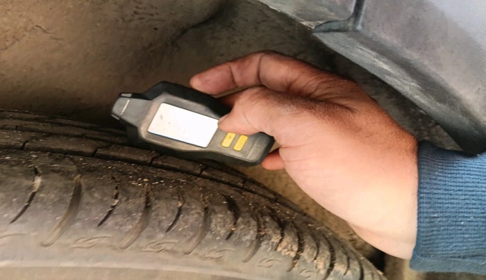 2023 Mahindra XUV700 AX 7 P AT 7 STR, Petrol, Automatic, 23,245 km, tyre