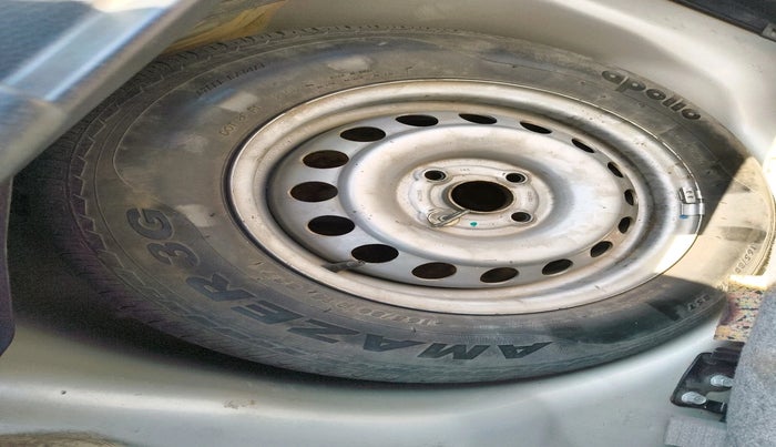 2015 Maruti Swift LXI, Petrol, Manual, 54,499 km, tyre