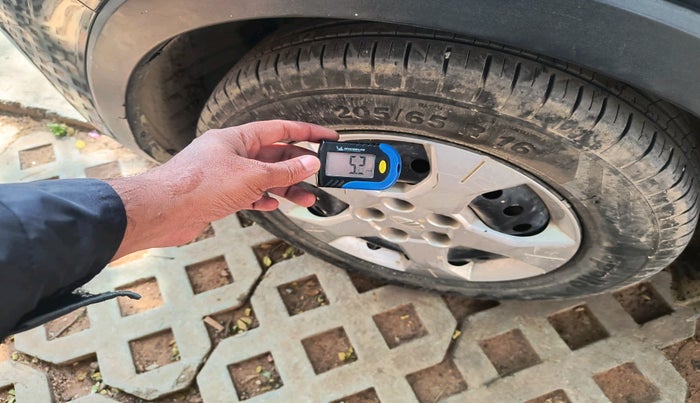 2021 Mahindra XUV300 W6 1.2 PETROL AMT, Petrol, Automatic, 24,126 km, tyre