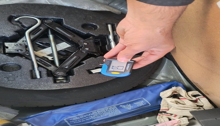 2021 Mahindra XUV300 W6 1.2 PETROL AMT, Petrol, Automatic, 24,126 km, tyre