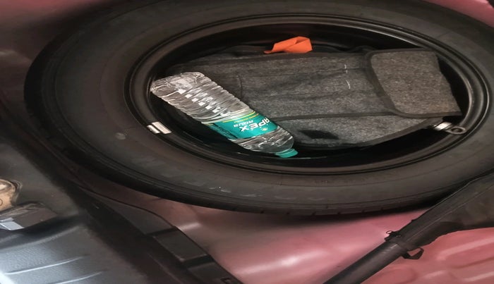 2019 Hyundai VENUE SX PLUS 1.0 TURBO DCT, Petrol, Automatic, 1,20,957 km, tyre