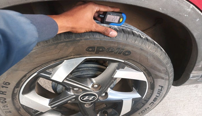 2019 Hyundai VENUE SX PLUS 1.0 TURBO DCT, Petrol, Automatic, 1,20,957 km, tyre