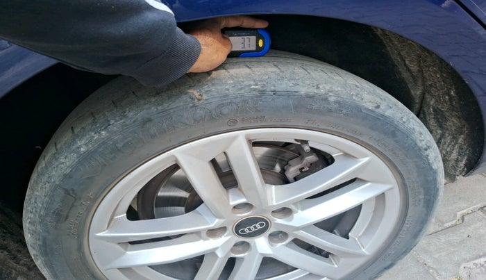 2022 Audi A4 40 TFSI PREMIUM, Petrol, Automatic, 28,107 km, tyre