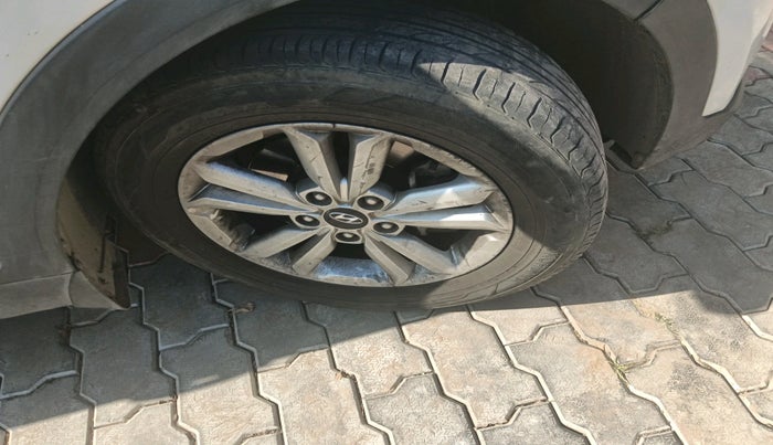 2015 Hyundai Creta SX PLUS AT 1.6 DIESEL, Diesel, Automatic, 1,43,041 km, tyre