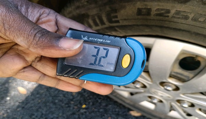 2014 Hyundai i10 SPORTZ 1.1, Petrol, Manual, 55,384 km, tyre