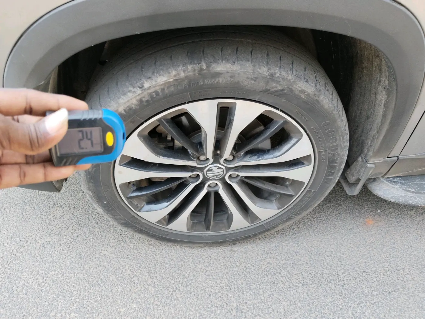 2022 MG HECTOR PLUS SHARP 1.5 PETROL TURBO HYBRID MT 6-STR, Petrol, Manual, 40,807 km, tyre