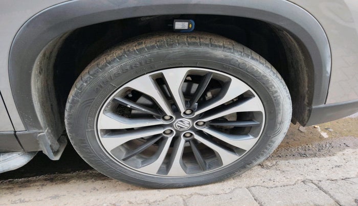 2022 MG HECTOR PLUS SHARP 1.5 PETROL TURBO HYBRID MT 6-STR, Petrol, Manual, 40,807 km, tyre