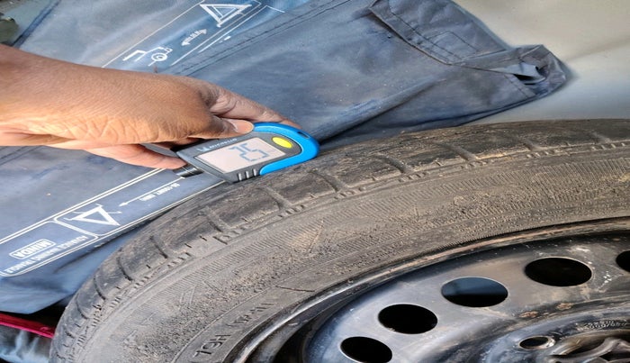 2015 Hyundai Xcent S 1.2, Petrol, Manual, 37,297 km, tyre