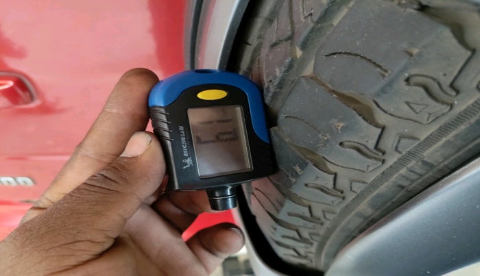 2018 Mahindra TUV300 T10, Diesel, Manual, 63,000 km, tyre