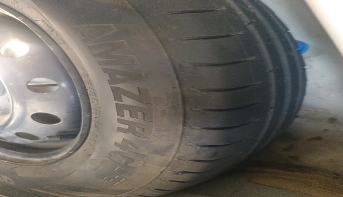 2019 Maruti Swift VDI, Diesel, Manual, 82,726 km, tyre